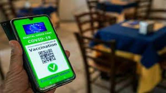 Falsi green pass venduti online, 4 persone denunciate