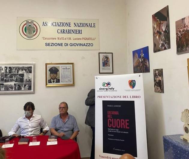 SUCCESSO A GIOVINAZZO PER LA PRESENTAZIONE DEL LIBRO 'UN’ARMA NEL CUORE' 