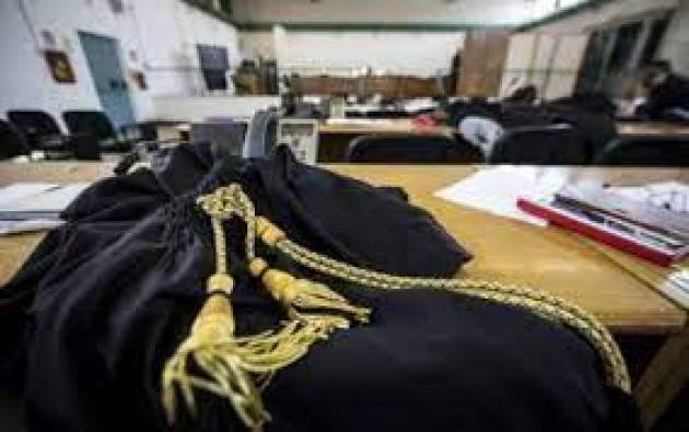 Aggredisce docente al colloquio con i genitori, condannato