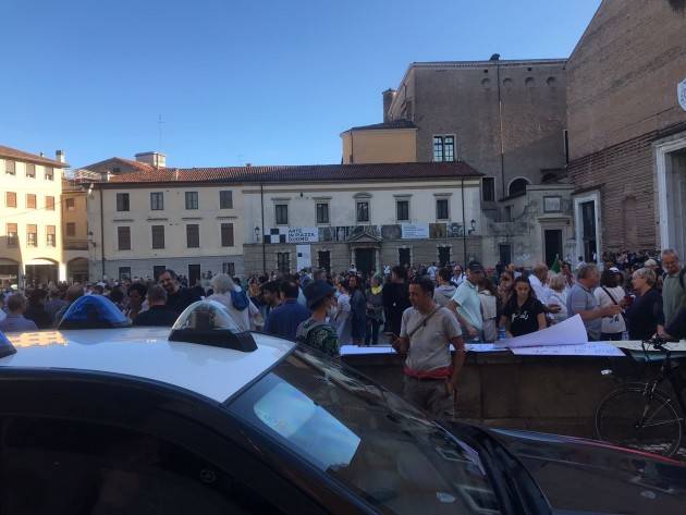 A Padova Corteo e protesta contro il Green Pass Le interviste di Zonacheck (Video)