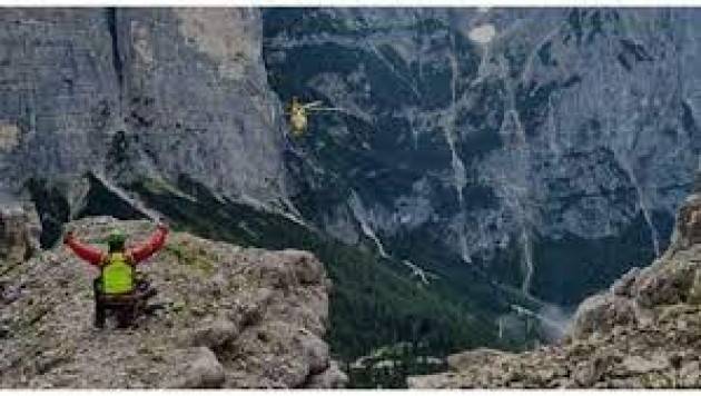 Si stacca chiodo,alpinista lombardo muore sul gruppo Civetta