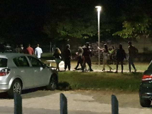 BASTA SCHIAMAZZI E VANDALISMI: NUOVA PROTESTA DEGLI ABITANTI 