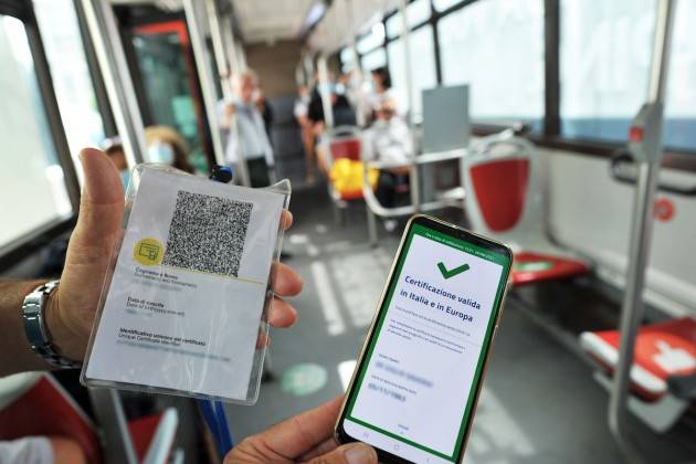SI ESTENDE IL CERTIFICATO VERDE: TRASPORTO LOCALE E SCUOLE ECCO LE NOVITA' IN ARRIVO