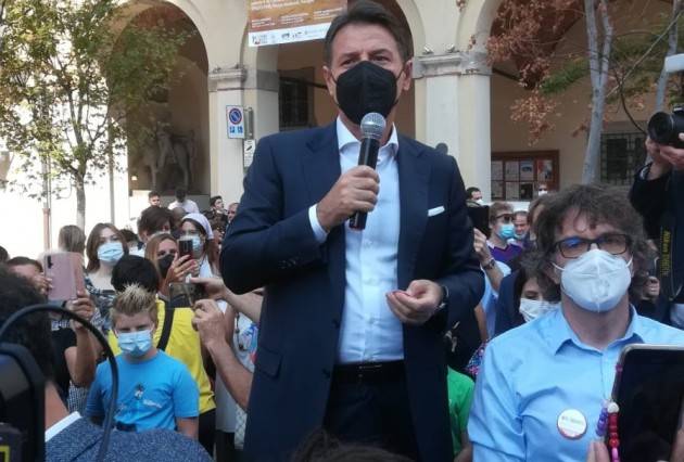 Il Presidente  Giuseppe Conte (M5S) a Treviglio (video #zonacheck)