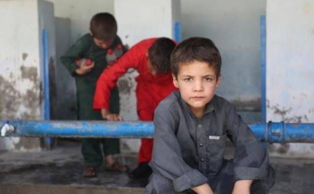 Circa 300 bambini non accompagnati e separati evacuati dall'Afghanistan