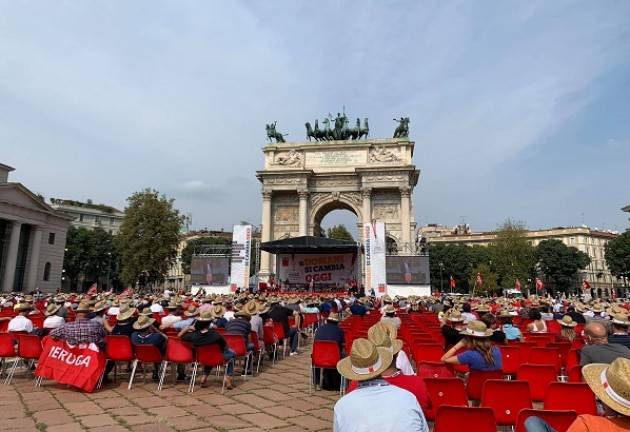 Milano  Maurizio Landini (Cgil) Il governo ci ascolti o riprenderemo le piazze