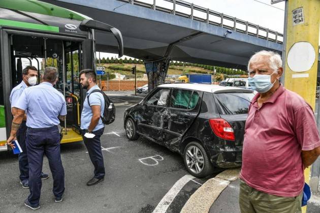 AUTO CONTRO PULLMAN: 22 FERITI - FOTO