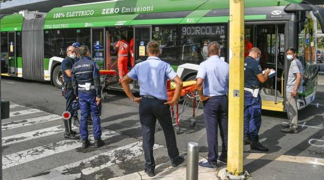 AUTO CONTRO PULLMAN: 22 FERITI - FOTO