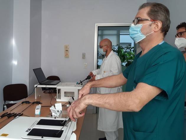 ASST CR e Università Brescia  STUDIO  DI SIMULAZIONE IN SUTURE LAPAROSCOPICHE.