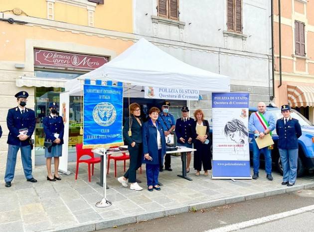 Gussola  Soroptimist ha consegnato Kit CHIEDI AIUTO QUI! a polizia