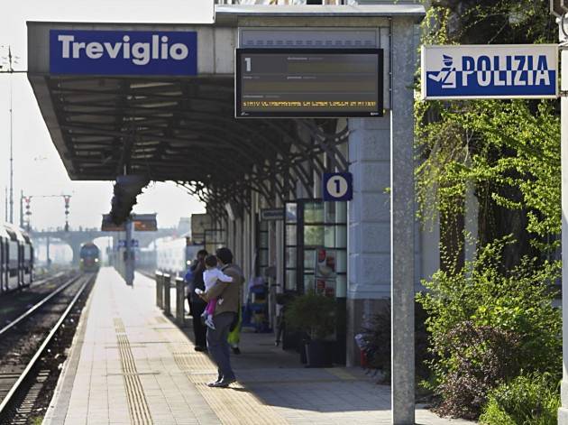 Atto di vandalismo blocca il treno delle 7.07 a Treviglio per Crema