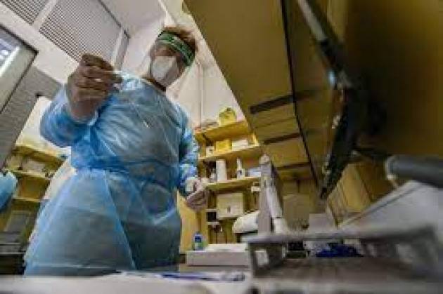 A Brescia tamponi gratuiti per i poliziotti non vaccinati