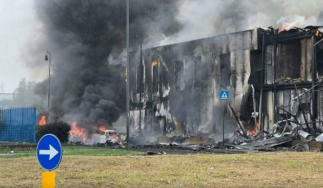 AEREO PRECIPITATO : SEGUI LA FOTO DIRETTA DA SAN DONATO - DIRETTA AGGIORNAMENTI 