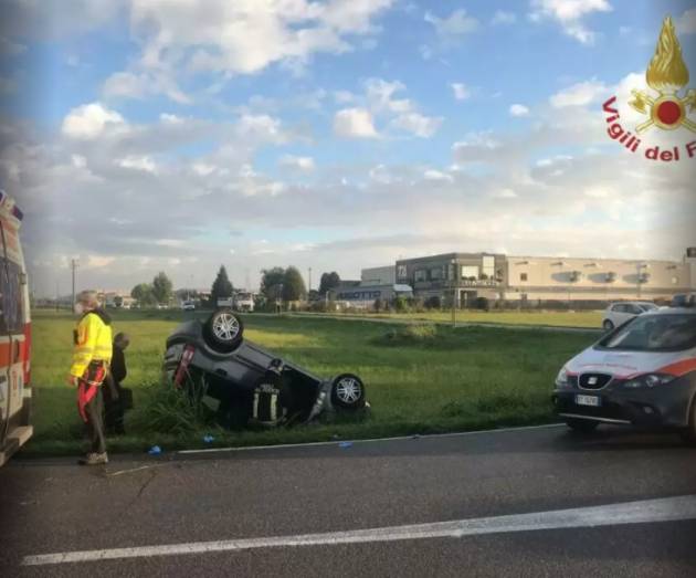 SI RIBALTA CON L'AUTO: GRAVE 69ENNE