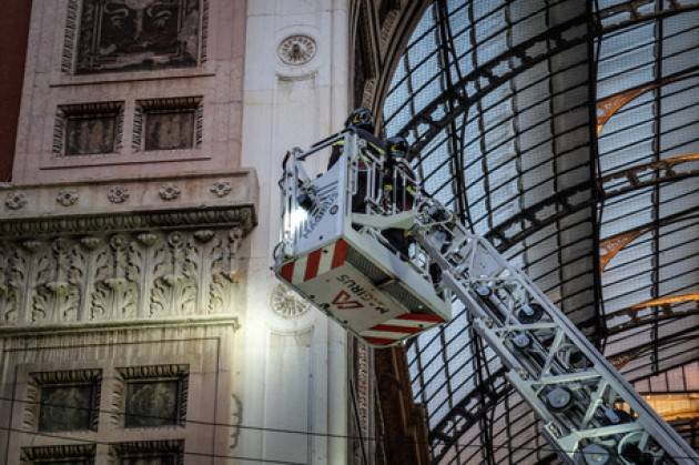 Cadono calcinacci in Galleria, turisti illesi a Milano