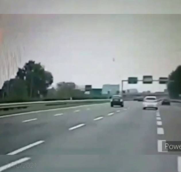 AEREO PRECIPITA IN STAZIONE A SAN DONATO: IL VIDEO DELLA TRAGEDIA
