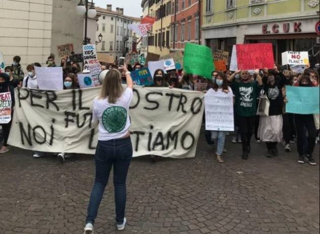 La crisi climatica fa aumentare l’eco-ansia, soprattutto tra i giovani