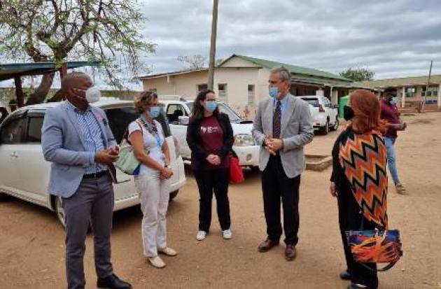 Consegnato un nuovo apparecchio al Centro di Salute di Moamba (Mozambico)