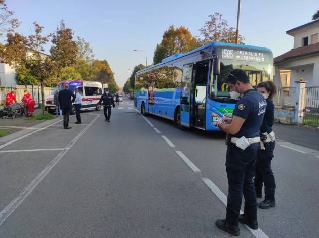 CICLISTA URTA AUTOBUS E FINISCE IN OSPEDALE