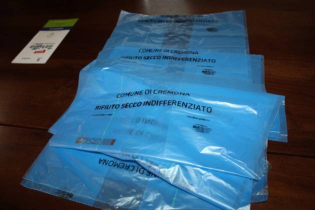 TARIFFA PUNTUALE: DAL 2/11 UNICO PUNTO DISTRIBUZIONE SACCHI IN VIA POSTUMIA  