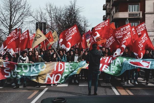  LA PIATTAFORMA SUL FUTURO LA COSTRUIAMO INSIEME Retestudenti