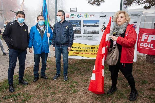 (CR) Sanità In attesa del nuovo Hosp Godot molti lavoratori e cittadini al presidio 