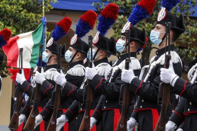 Contagiata coppia carabinieri No Vax, marito muore