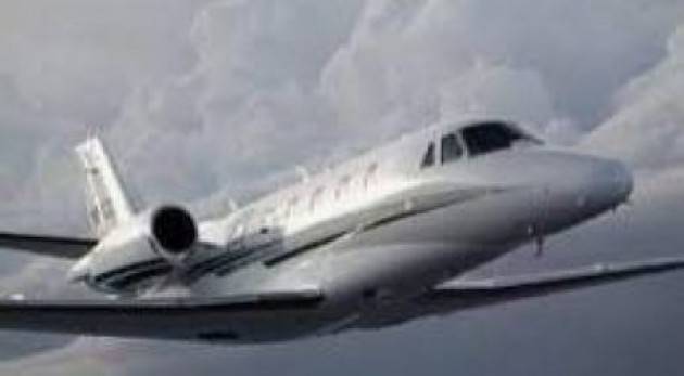 Aereo privato atterra in emergenza a scalo Linate