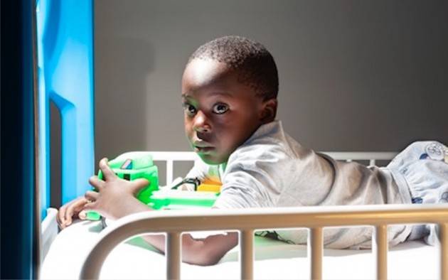 ''Scandalosamente bello'': a Venezia una mostra dedicata al nuovo centro di chirurgia pediatrica di Emergency in Uganda