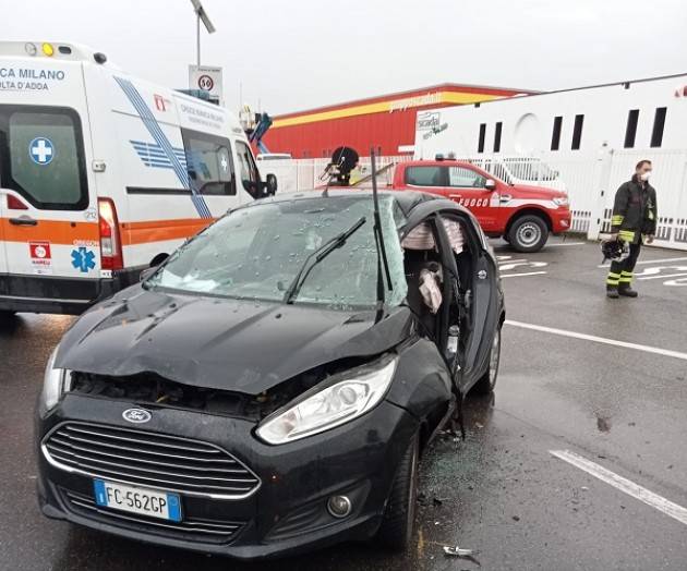 #CREMA  AUTO SI SCHIANTA CONTRO PULLMAN: ELISOCCORSO PER UNA 23ENNE