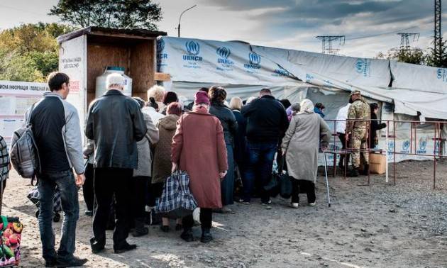 Tensione in Ucraina, la Russia ammassa le truppe, gli Usa inviano armi