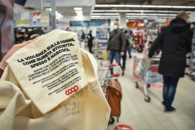 Violenza donne: numero 1522 su scontrini e sacchetti del pane