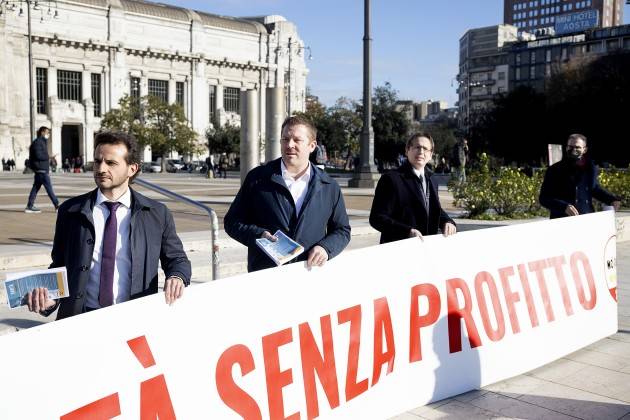 RIFORMA SANITÀ. IL M5S ORGANIZZA UN FLASH MOB| DEGLI ANGELI