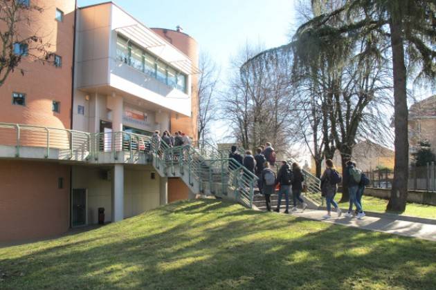 Lunedì 29 novembre, alla presenza di S. E. Mons. Napolioni, Vescovo di Cremona, si terrà la cerimonia di conferimento dei Percorsi di Eccellenza e delle Borse di Studio