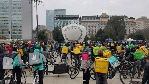 Rider: CGIL, bene condanna del Tribunale Firenze a Deliveroo