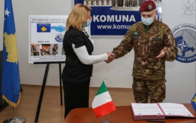 Dal contingente italiano donazioni in supporto della popolazione kosovara