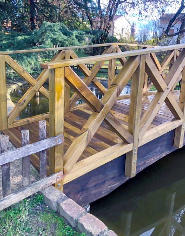 CREMA RIPRISTINATO IL PONTICELLO DI LEGNO DEL PARCO BONALDI