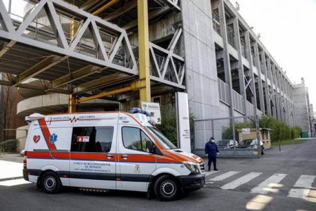 Preparativi per riaprire l'ospedale Fiera Milano