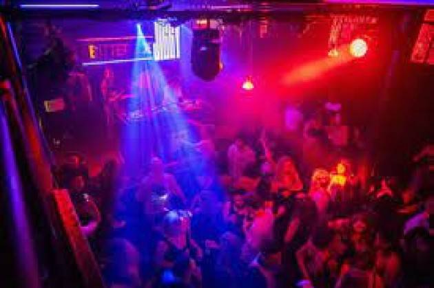 In 700 senza mascherina, chiusa discoteca bresciana