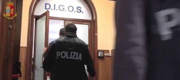 Droga e fuochi illegali, presi padre e figlio a Milano