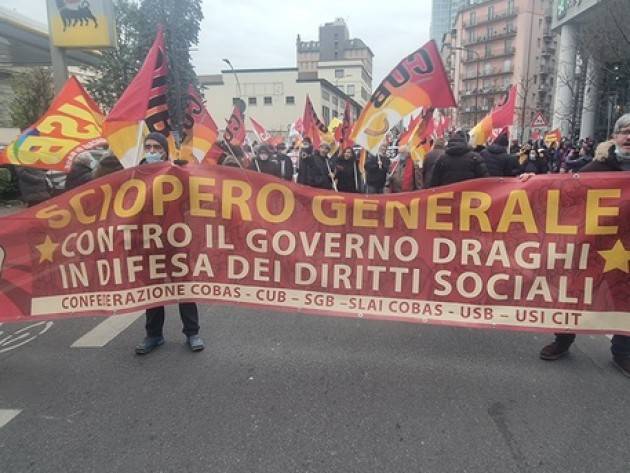 Il sindacalismo base in piazza per ''No Draghi Day'' a Milano