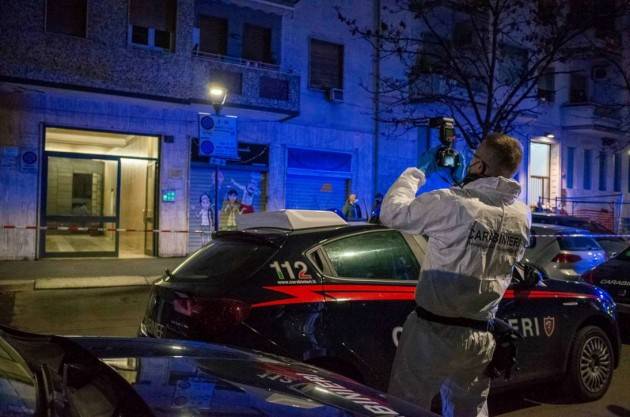 82ENNE UCCISO A COLTELLATE E MOTOSEGA