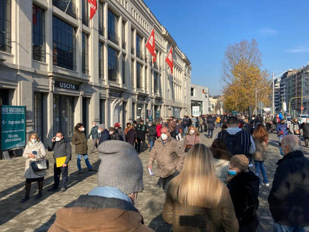  Assenza Hub vaccinali Al via le prestazioni per la terza dose, ma file e disagi in tutta la Lombardia