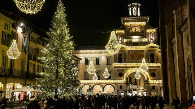 CREMA - Luminarie: ottima adesione dei commercianti