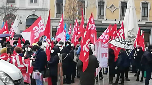 Sciopero scuola 10 dicembre u.s. La cremonese Valenti apre manifestazione a Milano