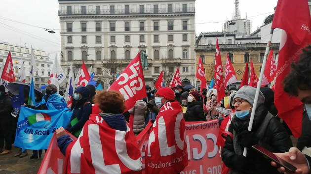 Sciopero scuola 10 dicembre u.s. La cremonese Valenti apre manifestazione a Milano