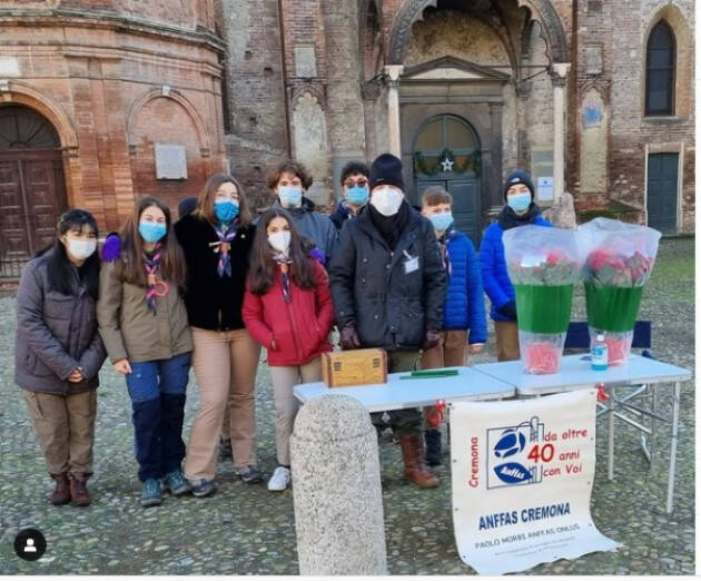 Anffas Cremona  ha raccolto fondi con un banchetto davanti a San Luca