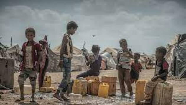 Natale di sangue in Yemen/Oxfam: 100 mila in fuga dalle bombe
