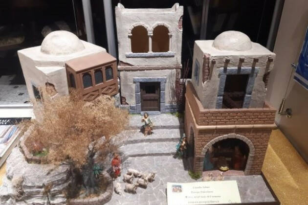 Cremona Mostra diffusa di presepi artigianali nei negozi del centro storico