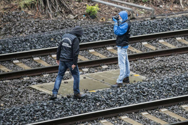 Urtata dal treno in stazione, muore sui binari a 61 anni